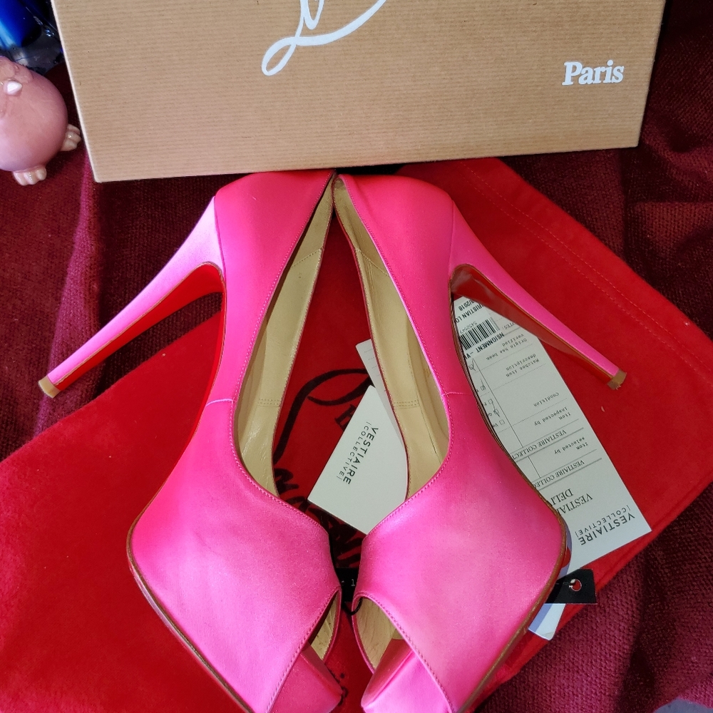 Christian Louboutin - Picture 4 of 4